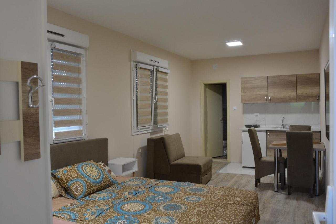 Garden Apartmani ยาโกดินา ภายนอก รูปภาพ