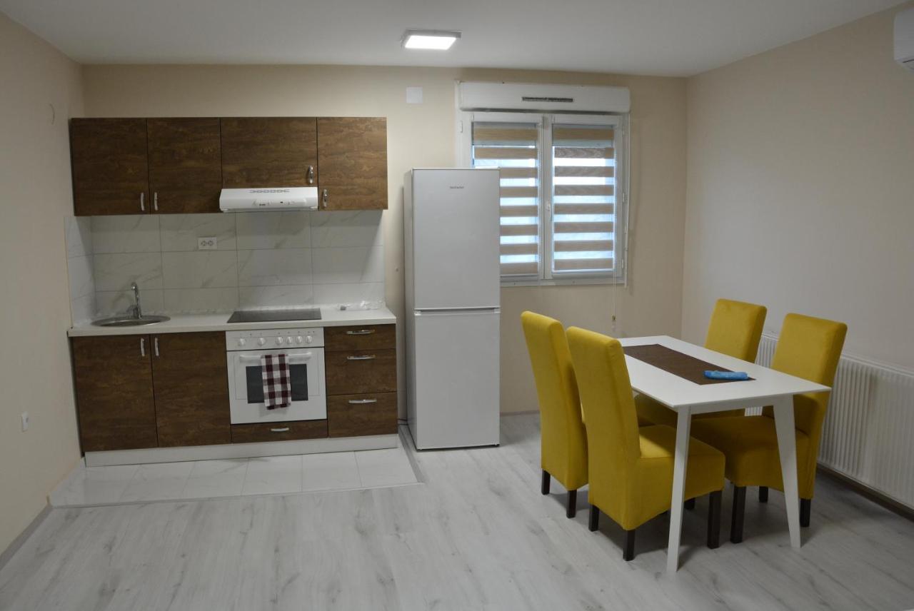 Garden Apartmani ยาโกดินา ภายนอก รูปภาพ
