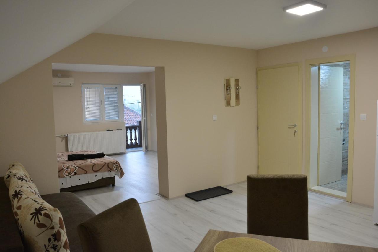 Garden Apartmani ยาโกดินา ภายนอก รูปภาพ