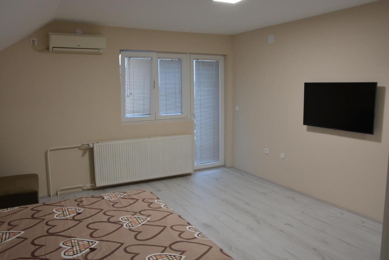 Garden Apartmani ยาโกดินา ภายนอก รูปภาพ