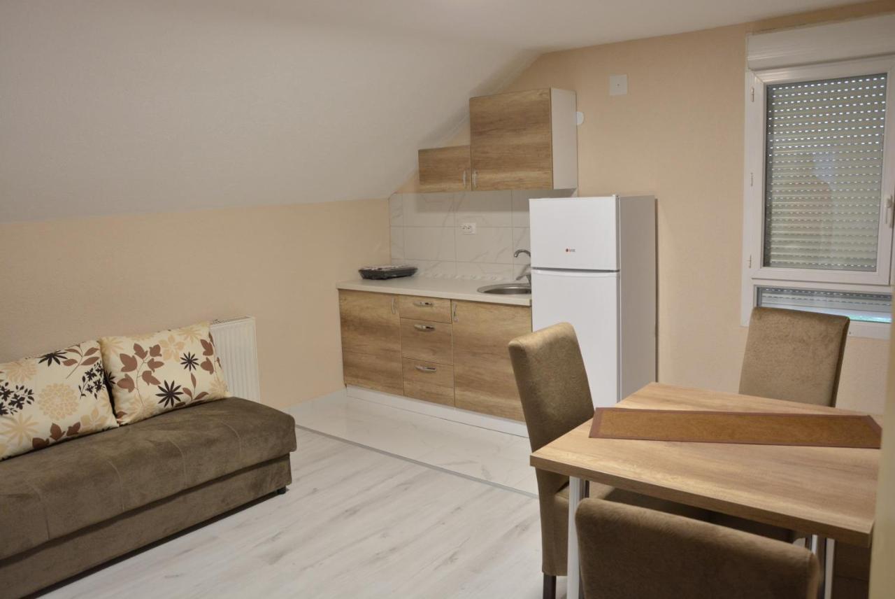 Garden Apartmani ยาโกดินา ภายนอก รูปภาพ