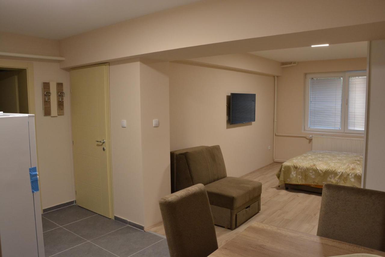 Garden Apartmani ยาโกดินา ภายนอก รูปภาพ
