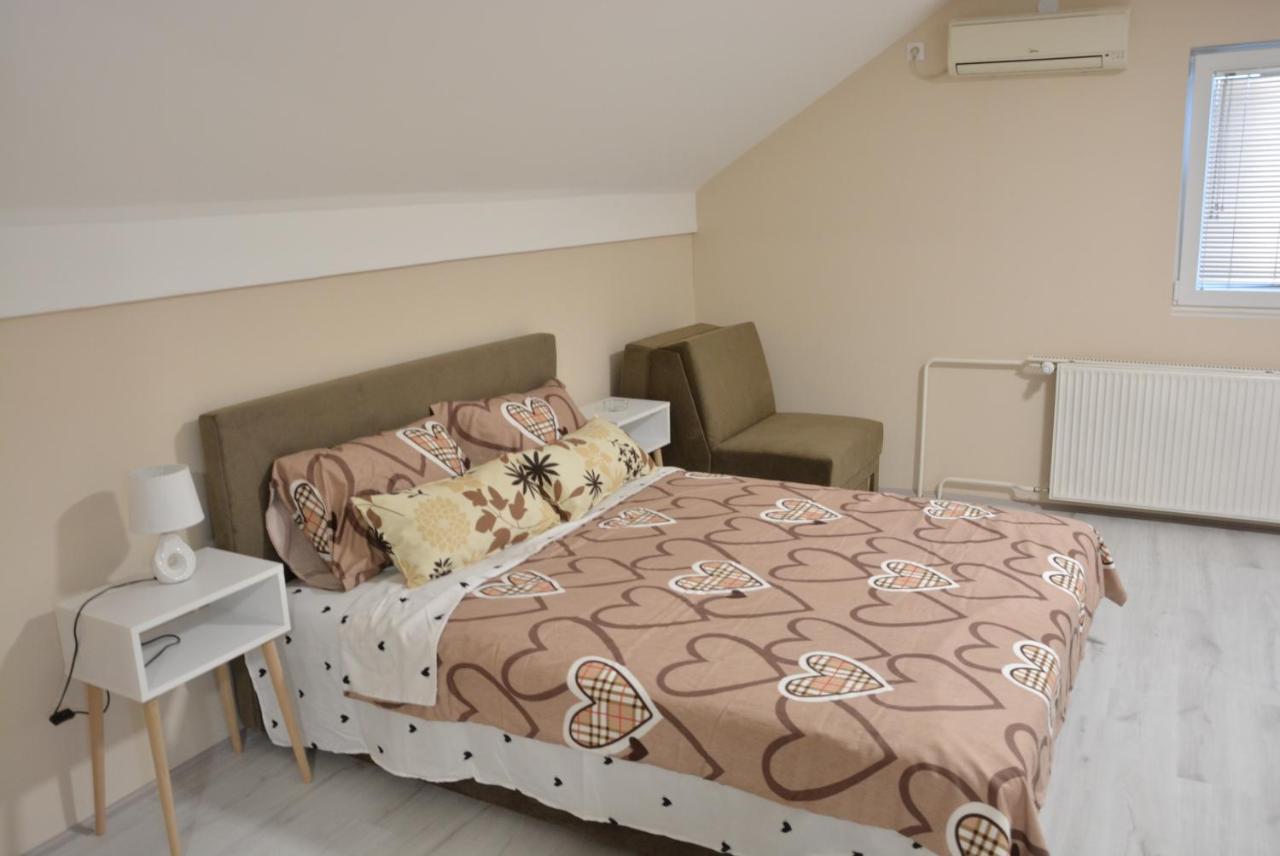 Garden Apartmani ยาโกดินา ภายนอก รูปภาพ